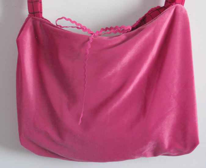 large image of art item: bag &ndash; pink with crochet