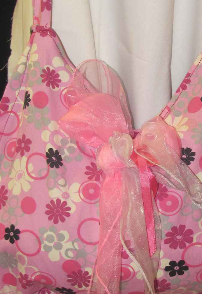 large image of art item: bag &ndash; pink with ribbons