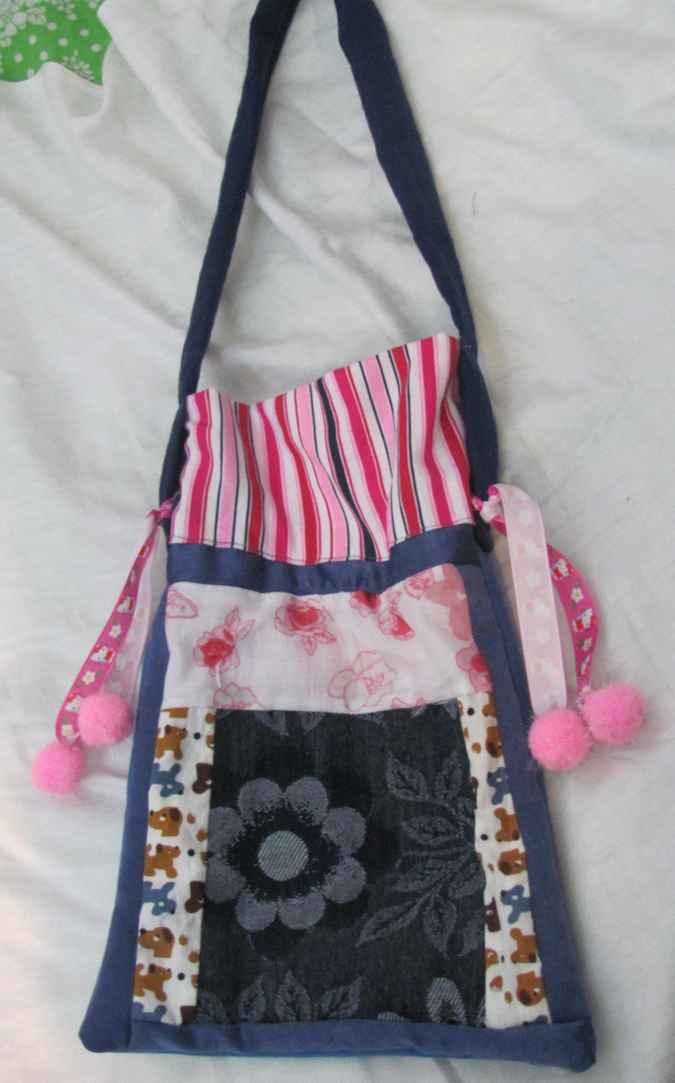 large image of art item: bag &ndash; ponpons pink