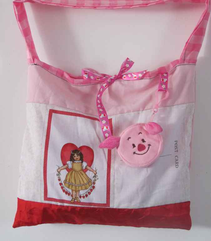 large image of art item: bag &ndash; porky pink white red