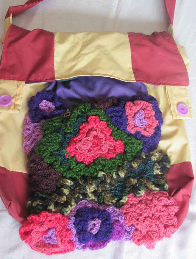 large image of art item: bag &ndash; punch banana crochet flowers