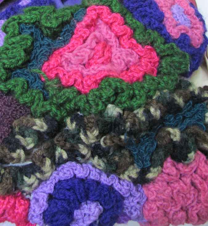 large image of art item: bag &ndash; punch banana crochet flowers