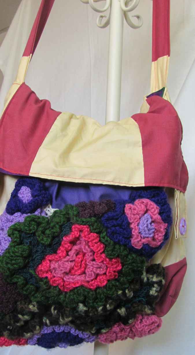 large image of art item: bag &ndash; punch banana crochet flowers