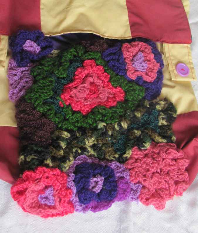 large image of art item: bag &ndash; punch banana crochet flowers