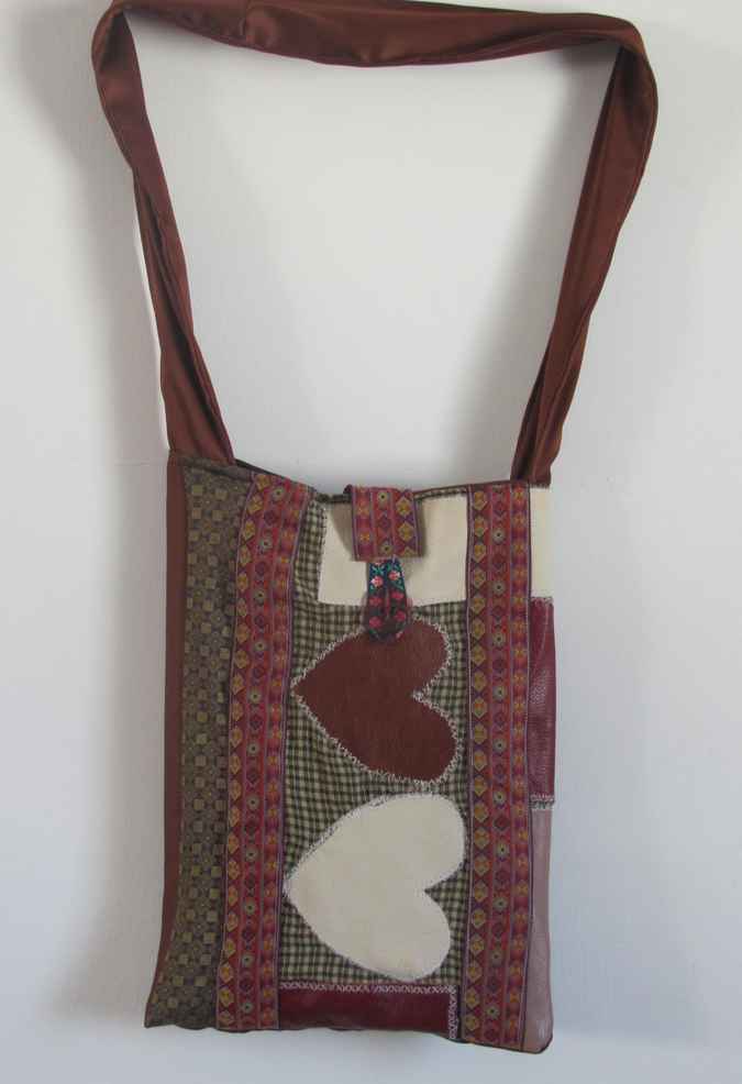 large image of art item: bag &ndash; quilt hearts crimson white checkered