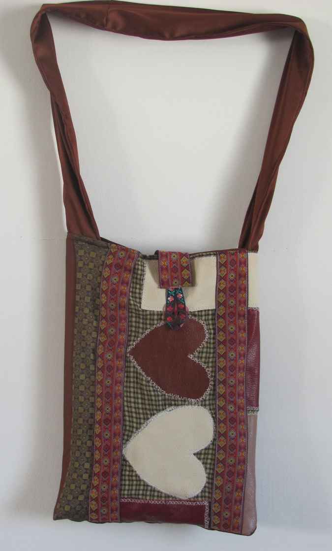 large image of art item: bag &ndash; quilt hearts crimson white checkered