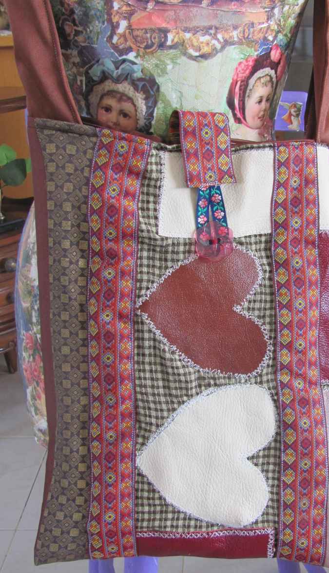 large image of art item: bag &ndash; quilt hearts crimson white checkered