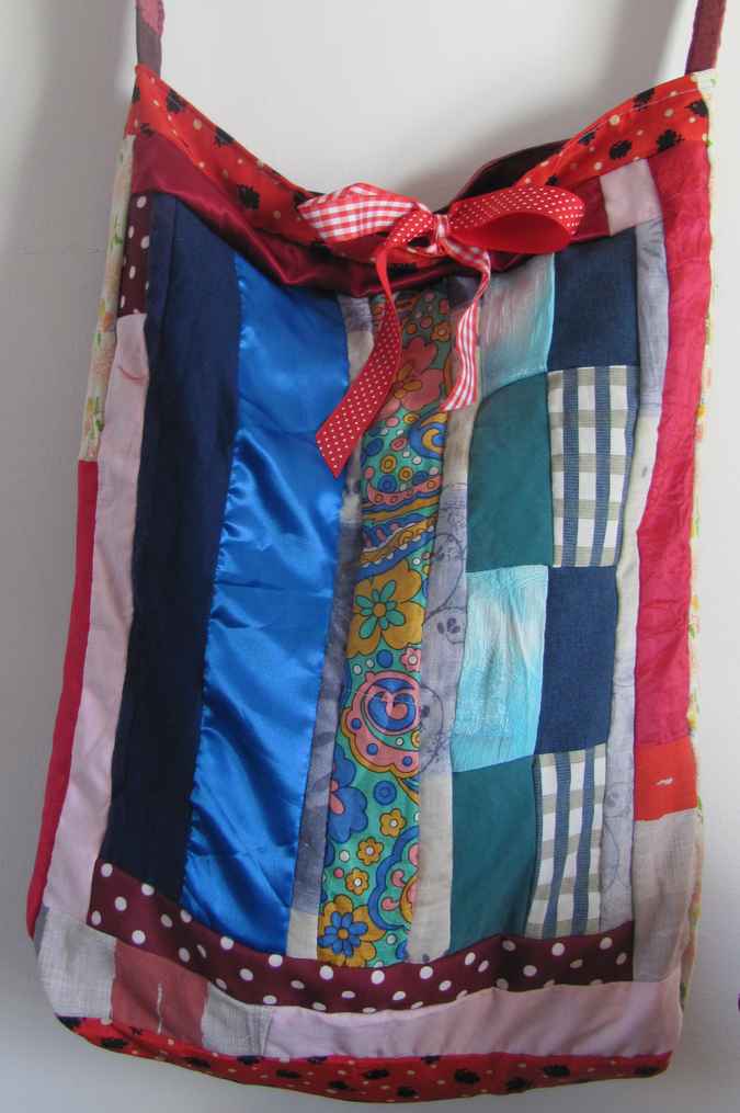 large image of art item: bag &ndash; quiltwork red blue with red ribbons