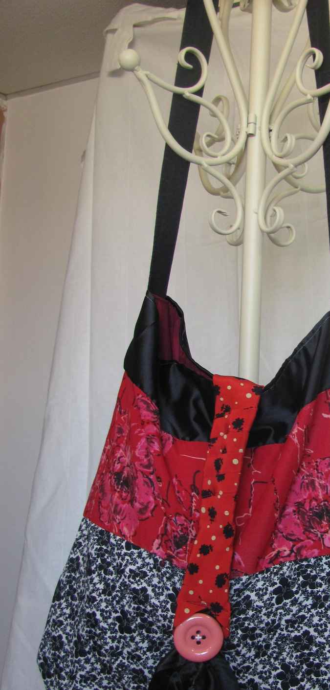 large image of art item: bag &ndash; red black white flower motif with pink button