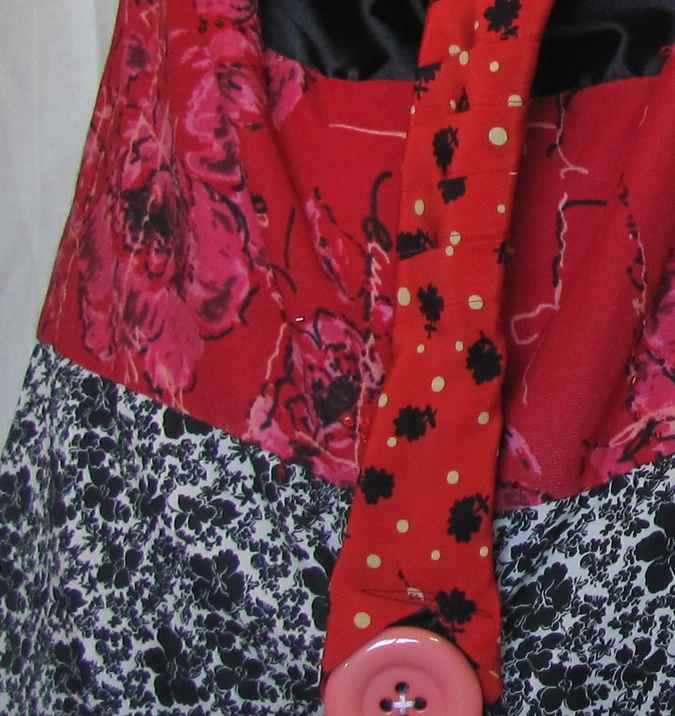 large image of art item: bag &ndash; red black white flower motif with pink button