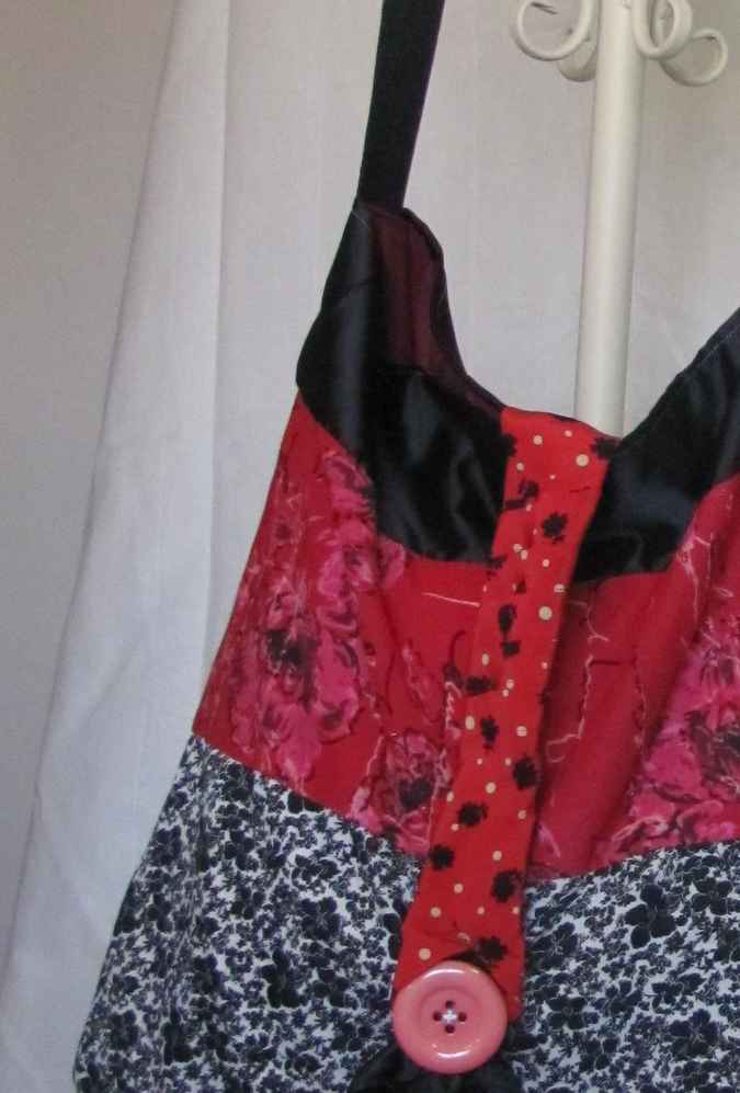 large image of art item: bag &ndash; red black white flower motif with pink button