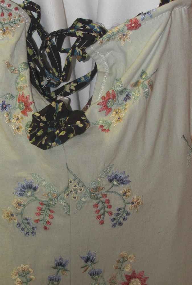 large image of art item: bag &ndash; white flower needlework