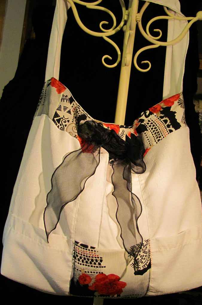 large image of art item: bag &ndash; white flower red ribbon black