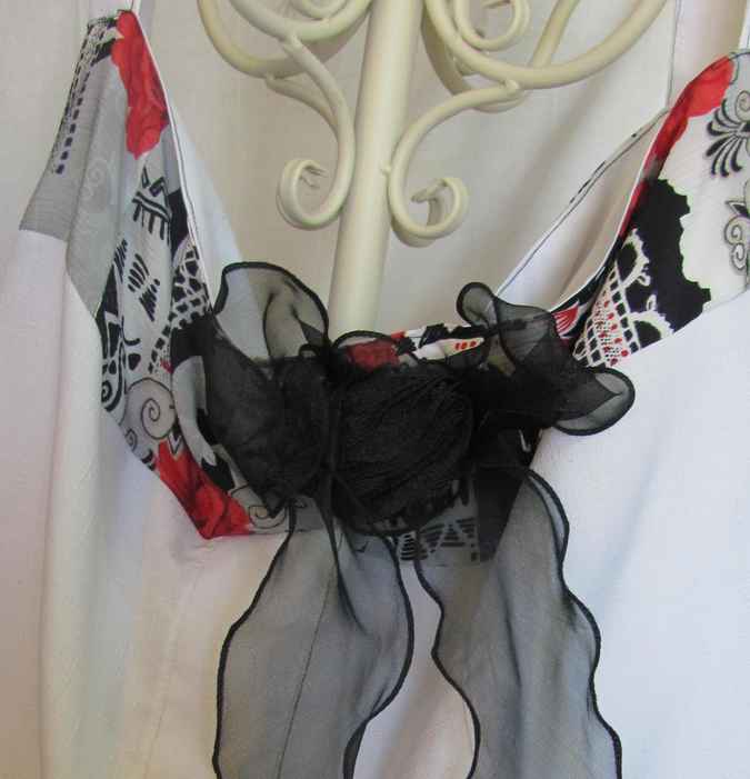 large image of art item: bag &ndash; white flower red ribbon black