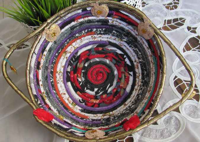 large image of art item: basket &ndash; apples crimson gold