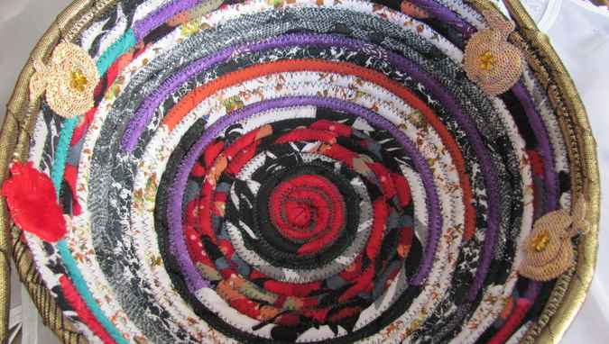 large image of art item: basket &ndash; apples crimson gold