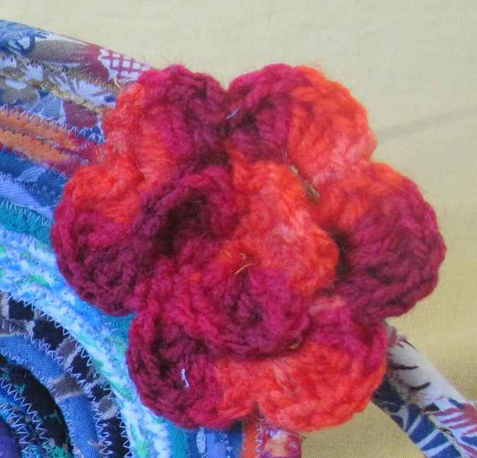 large image of art item: basket &ndash; crochet flowers red blue