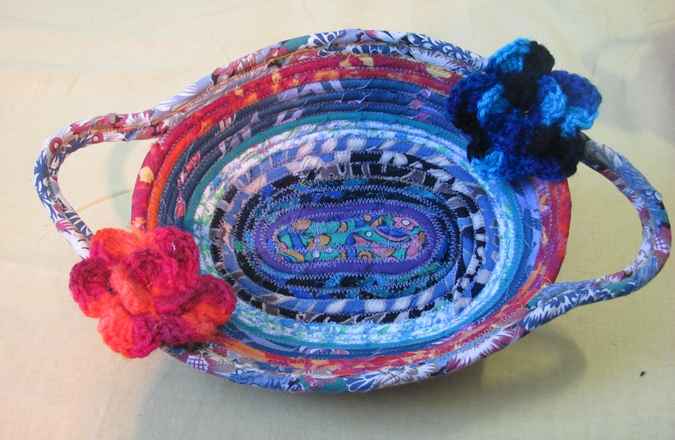 large image of art item: basket &ndash; crochet flowers red blue