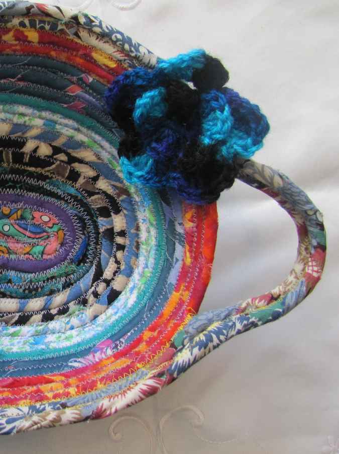large image of art item: basket &ndash; crochet flowers red blue