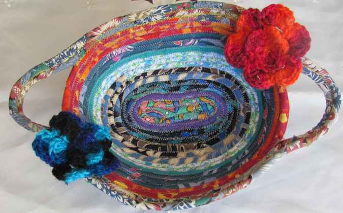 large image of art item: basket &ndash; crochet flowers red blue