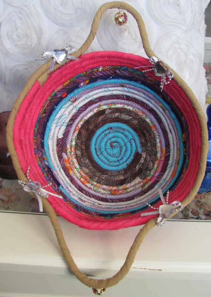 large image of art item: basket &ndash; cyan center pink perimeter diamond hearts