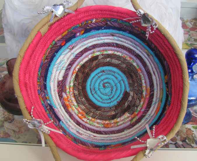 large image of art item: basket &ndash; cyan center pink perimeter diamond hearts