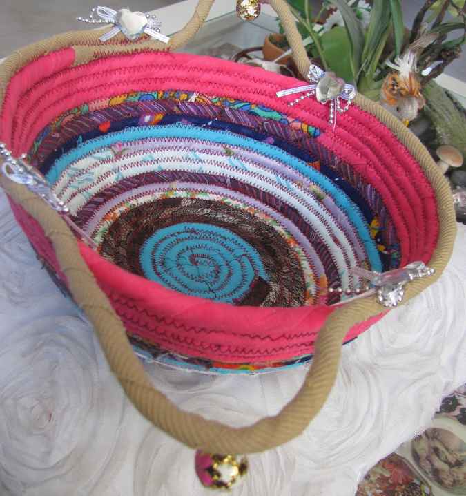 large image of art item: basket &ndash; cyan center pink perimeter diamond hearts