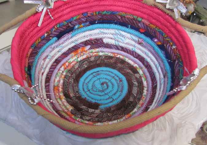 large image of art item: basket &ndash; cyan center pink perimeter diamond hearts