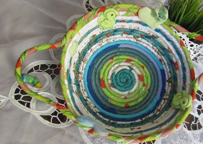 large image of art item: basket &ndash; duckling heart green