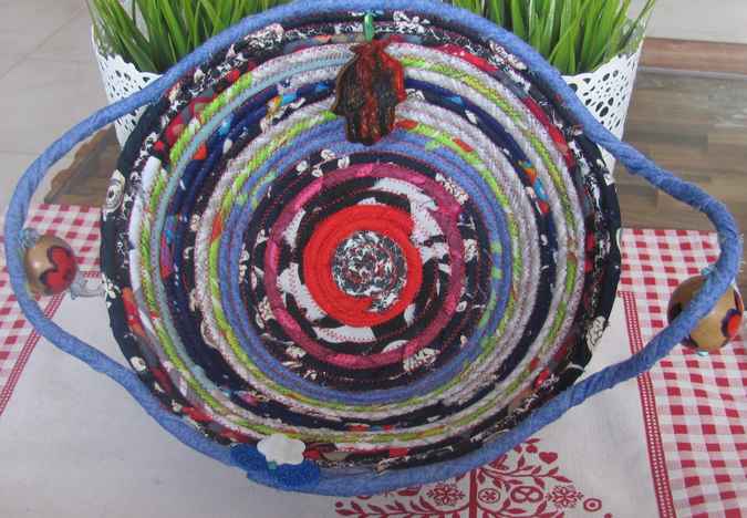 large image of art item: basket &ndash; hamsa violet black red