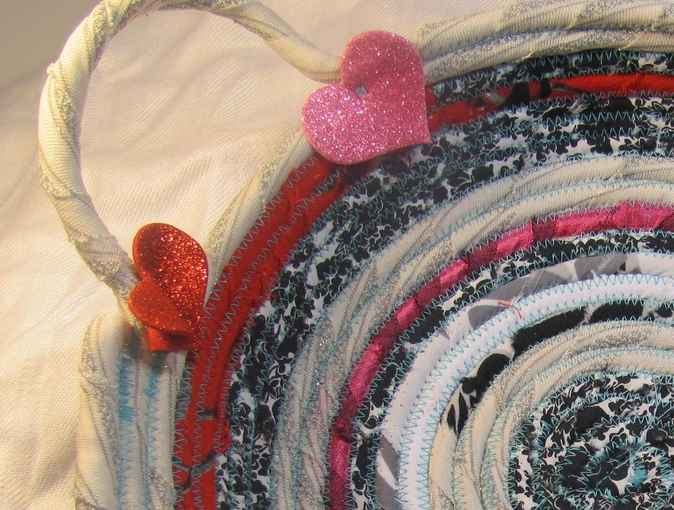 large image of art item: basket &ndash; hearts red white