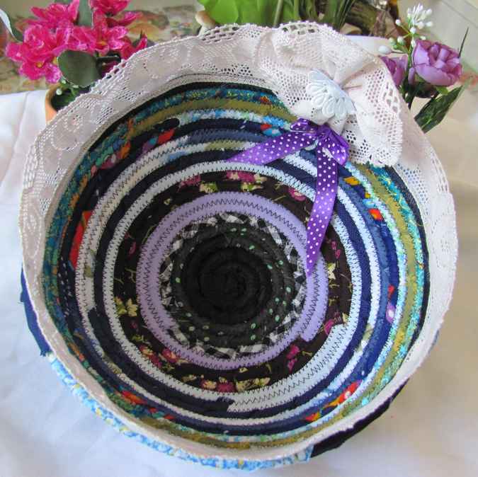 large image of art item: basket &ndash; ribbon black green blue