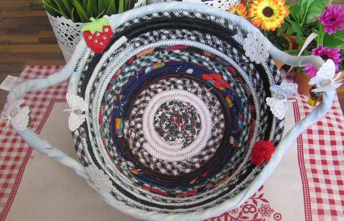 large image of art item: basket &ndash; strawberry white checkered