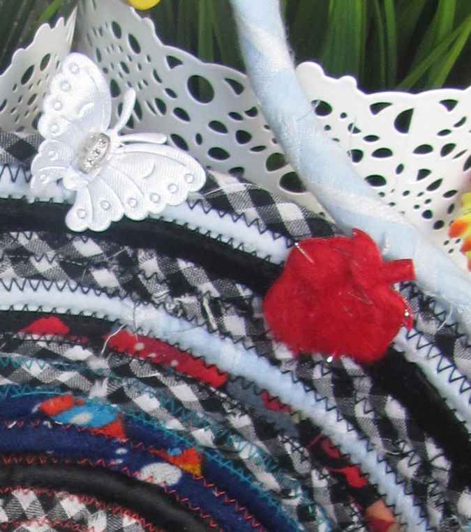 large image of art item: basket &ndash; strawberry white checkered