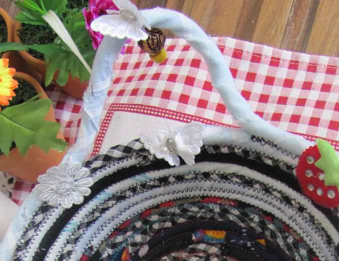 large image of art item: basket &ndash; strawberry white checkered