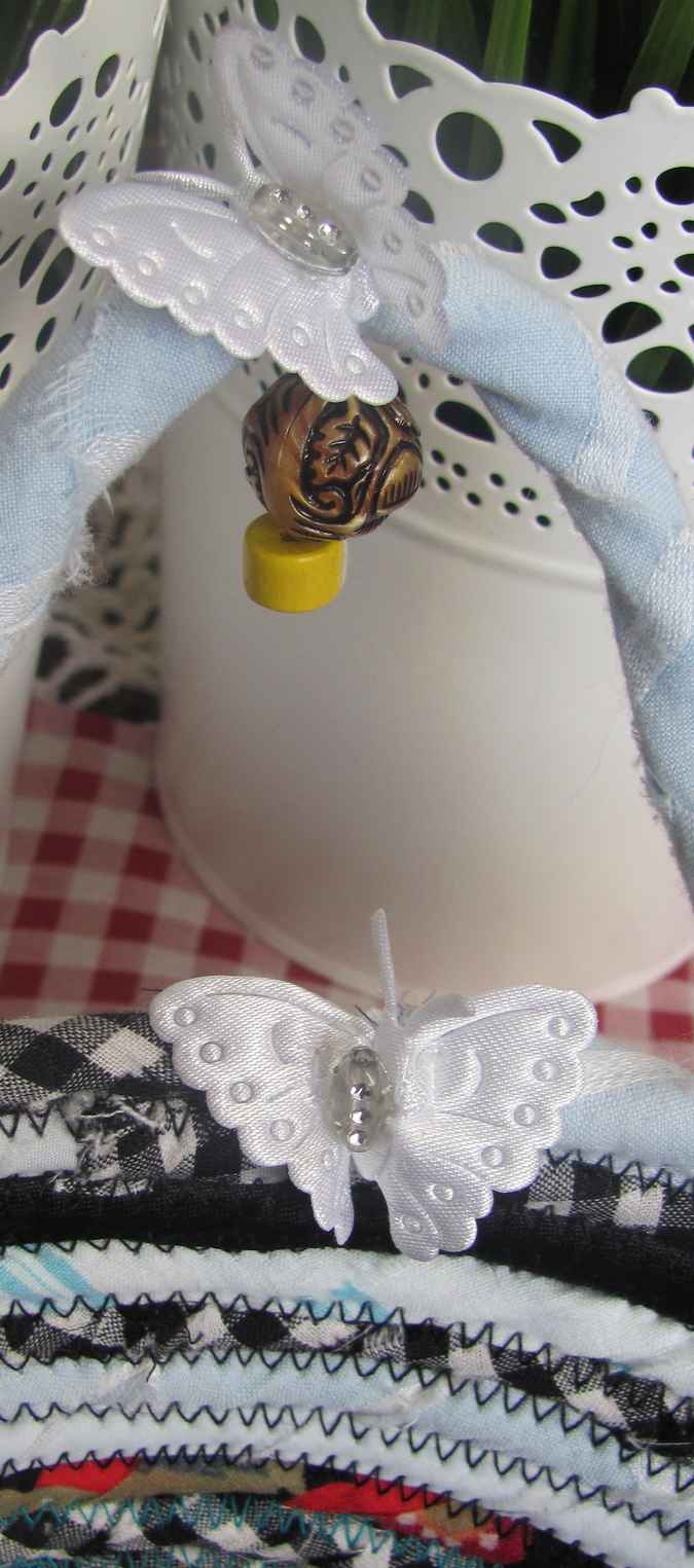 large image of art item: basket &ndash; strawberry white checkered