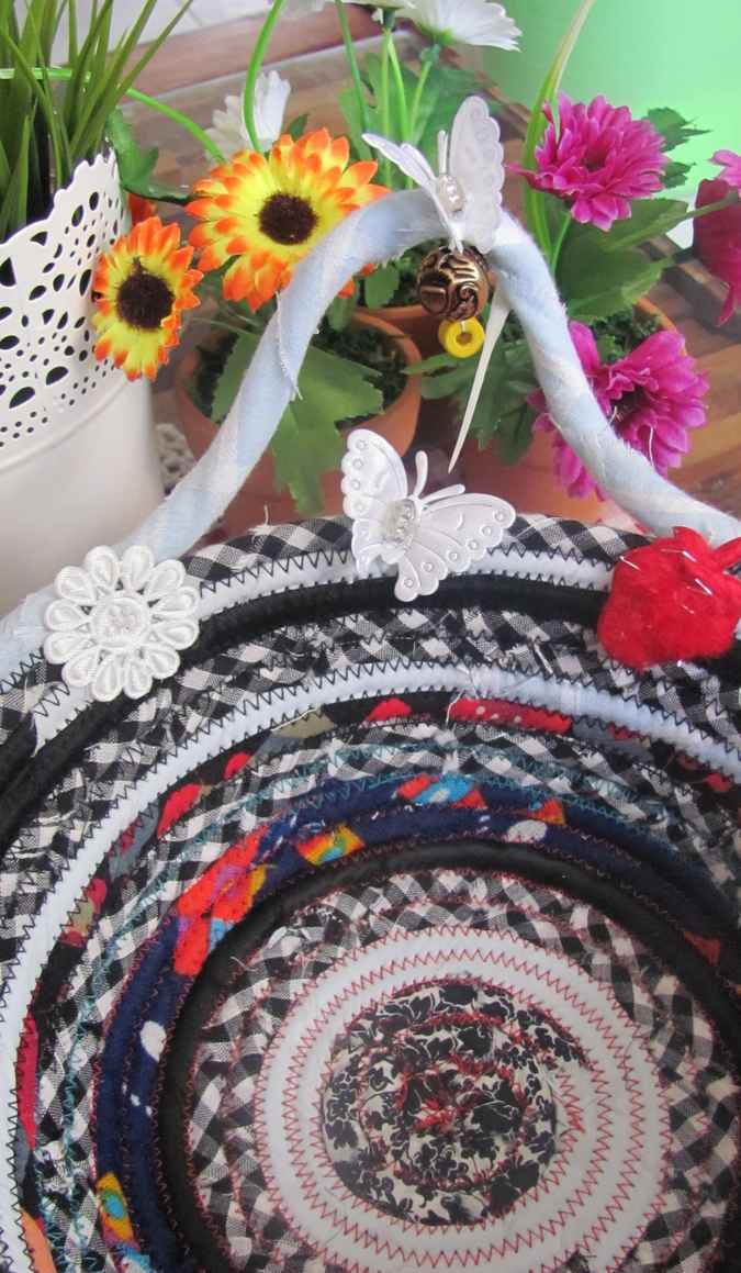 large image of art item: basket &ndash; strawberry white checkered