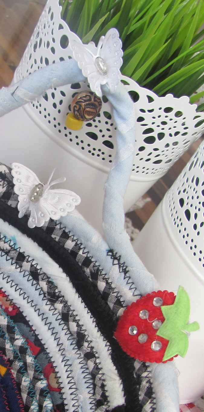 large image of art item: basket &ndash; strawberry white checkered