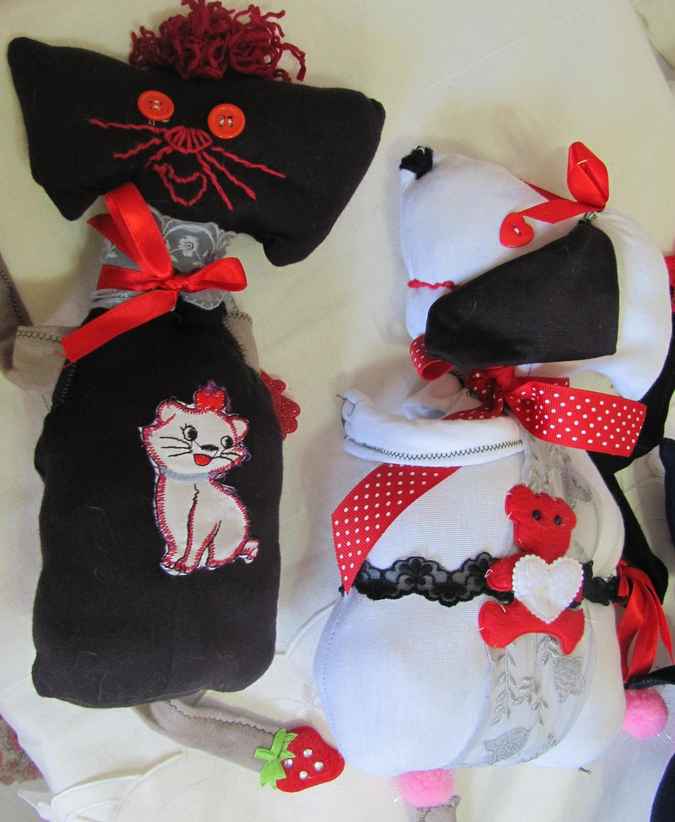 large image of art item: doll &ndash; cat and dog quilt