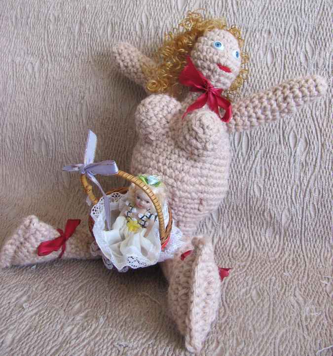 large image of art item: doll &ndash; mother and child crochet