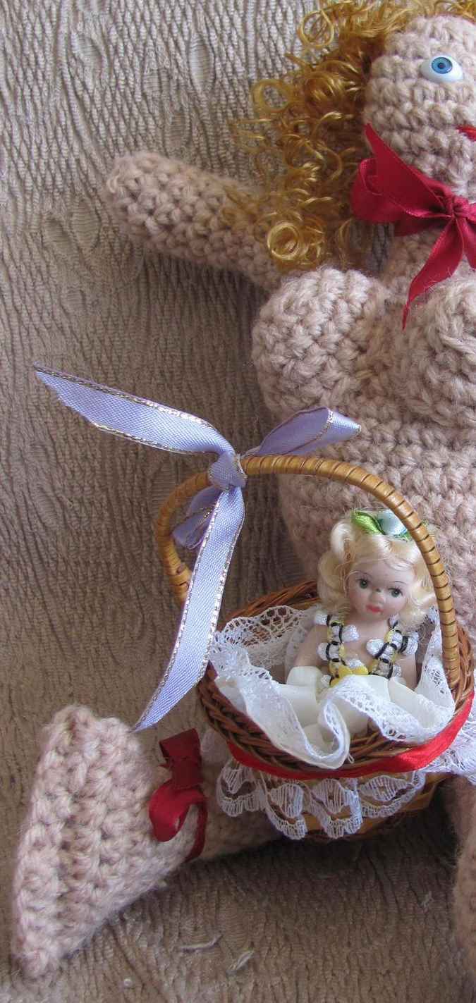 large image of art item: doll &ndash; mother and child crochet