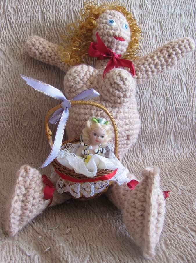 large image of art item: doll &ndash; mother and child crochet