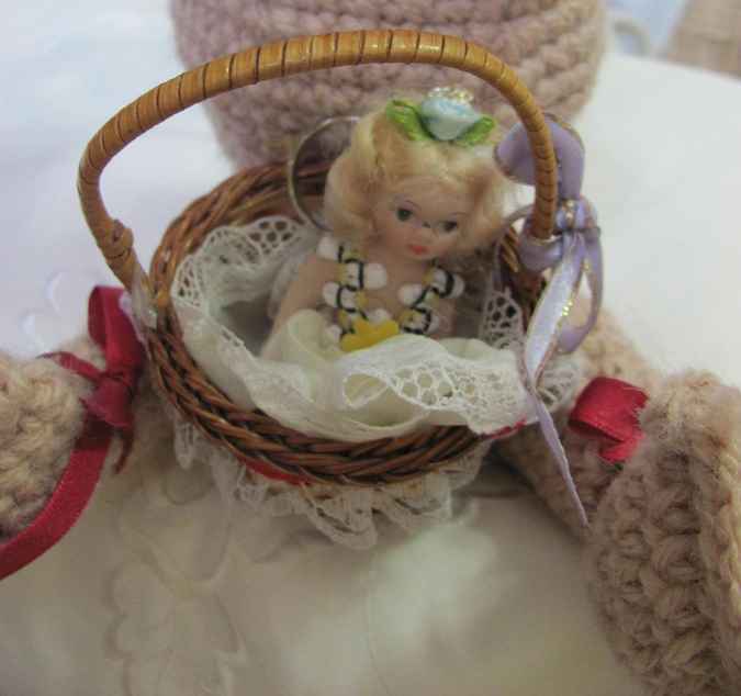 large image of art item: doll &ndash; mother and child crochet