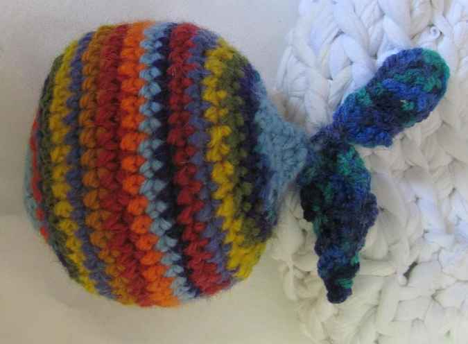 large image of art item: decor &ndash; crochet basket with colorful ball