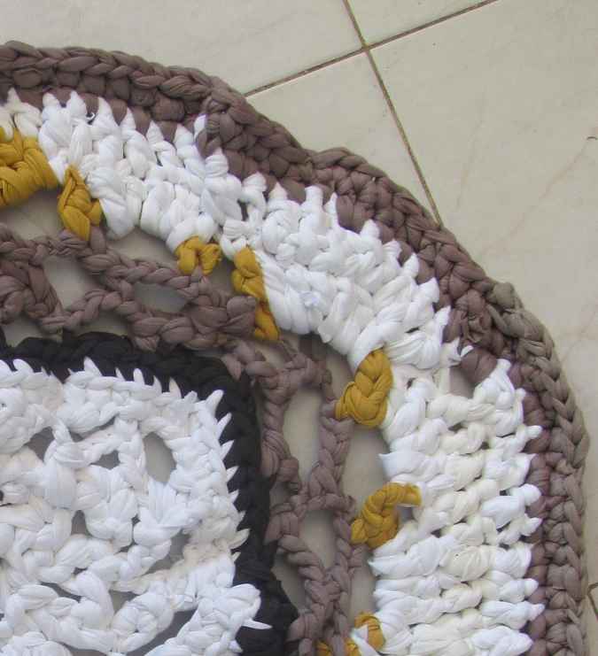 large image of art item: decor &ndash; rug violet white black yellow