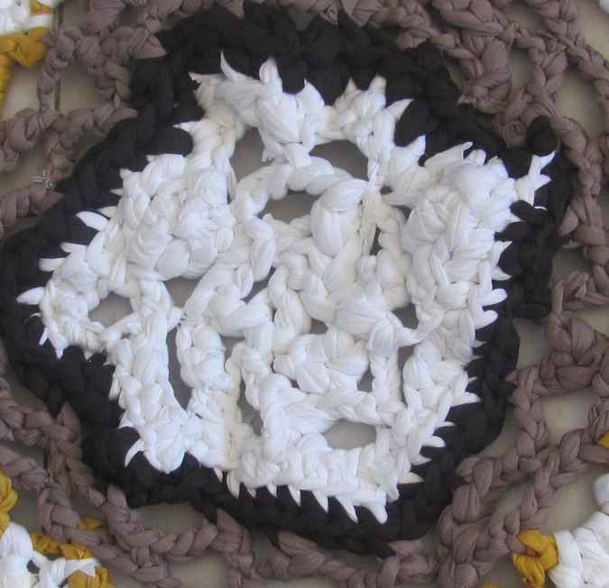 large image of art item: decor &ndash; rug violet white black yellow