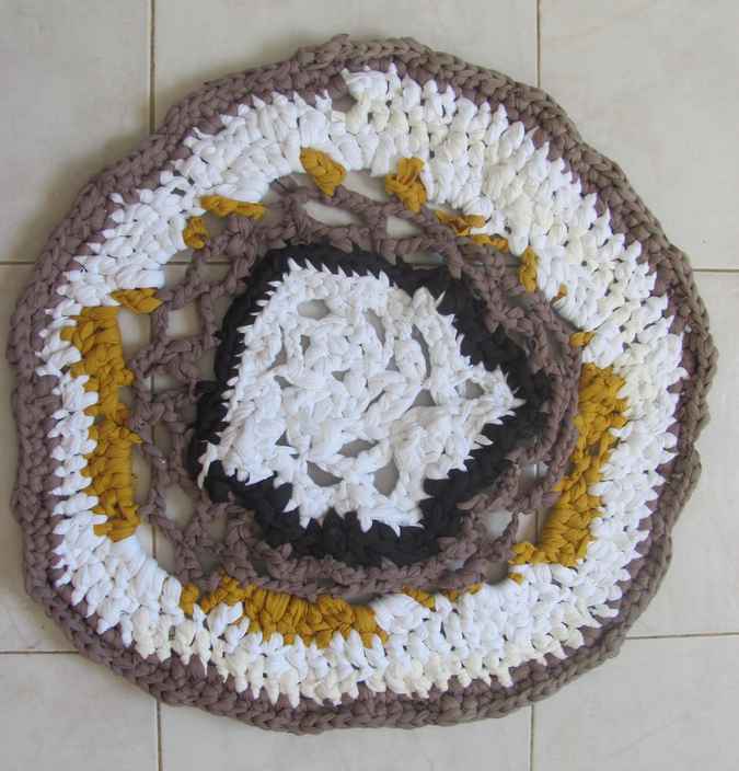 large image of art item: decor &ndash; rug violet white black yellow