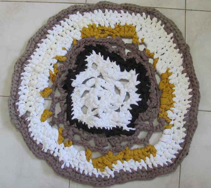 large image of art item: decor &ndash; rug violet white black yellow