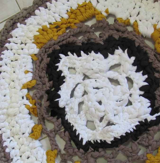 large image of art item: decor &ndash; rug violet white black yellow