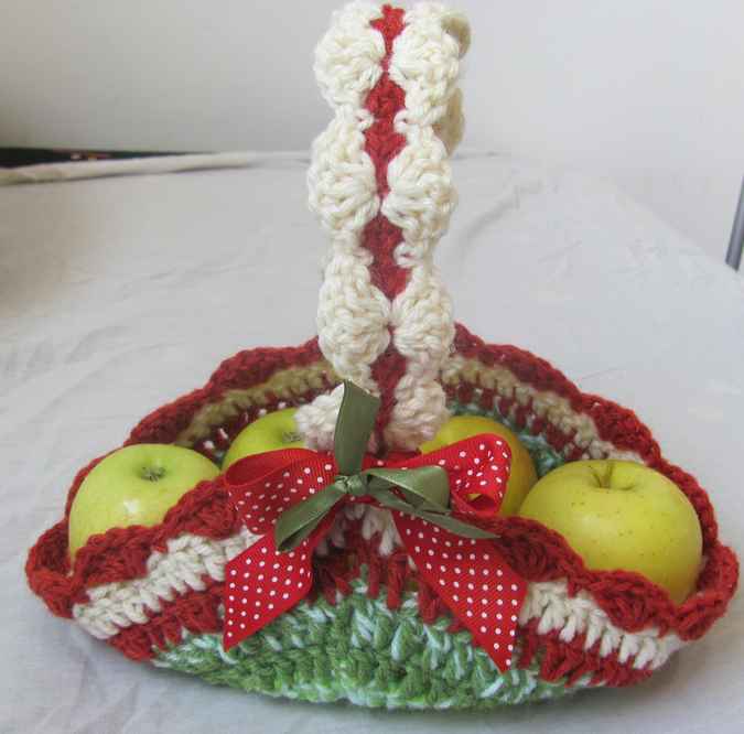 large image of art item: decor &ndash; crochet red white green